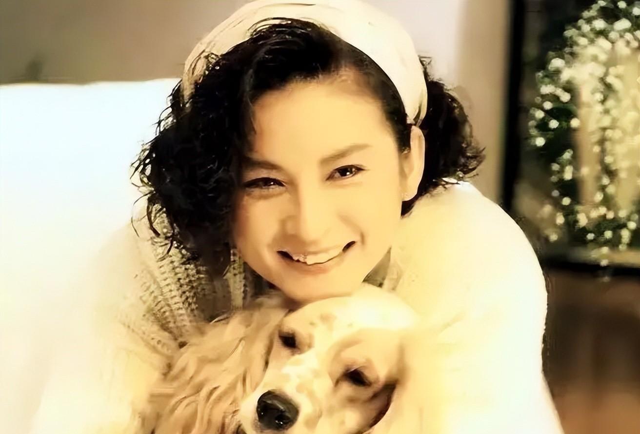 65岁天后至今未嫁,无性无爱,与青灯古佛相伴,被母亲毁掉一生