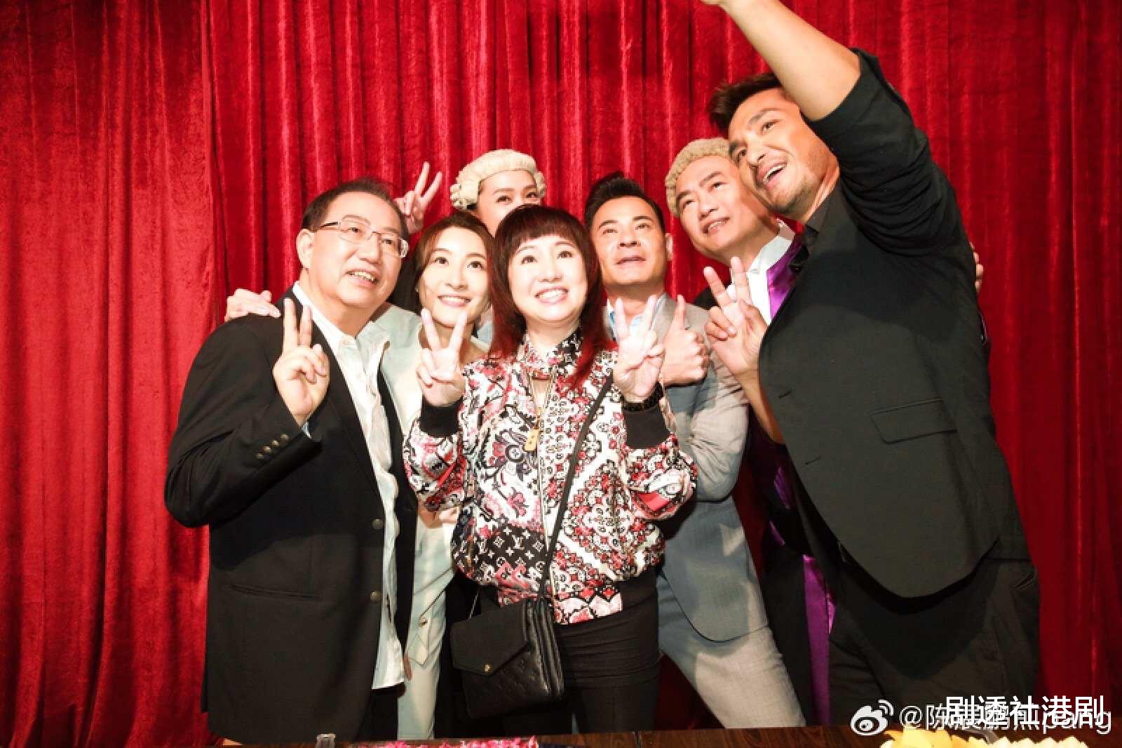 TVB视帝夫妇现身活动！女方发胖明显疑似有喜，二人称有意追二胎