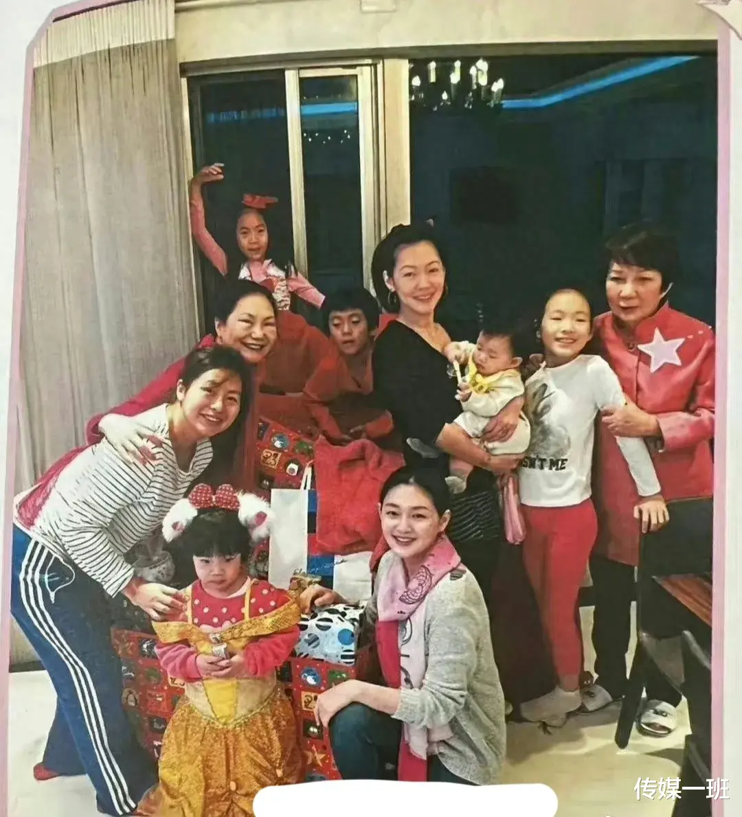 大S终于露面了，支持具俊晔画展，却素颜发福不敢跟老公同框合影