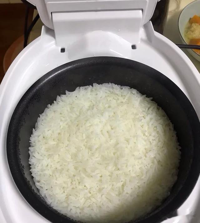 500元和2000元的电饭煲有何区别?3年换了2个电饭煲,我终于懂了