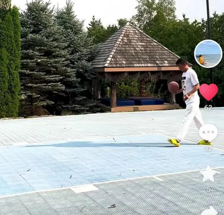 知名演员邵峰刘欣定居加拿大,豪宅内享受,烤羊和茅台成亮点