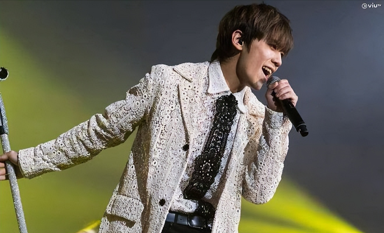 姜涛|很难相信,这就是刘德华“巴结”的男顶流,难怪港娱一蹶不振