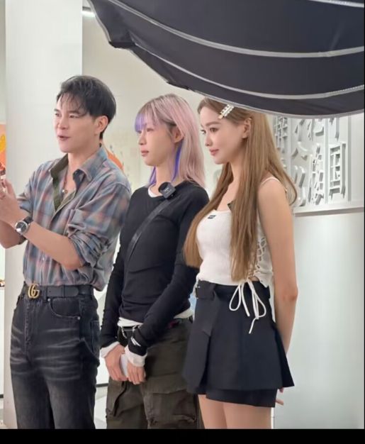 痞幼与baby同框，痞幼身材圆润显普通，网友：明星与网红区别真大