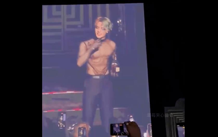 王嘉尔|王嘉尔，继成龙后，又一位在国际爆红的中国巨星！