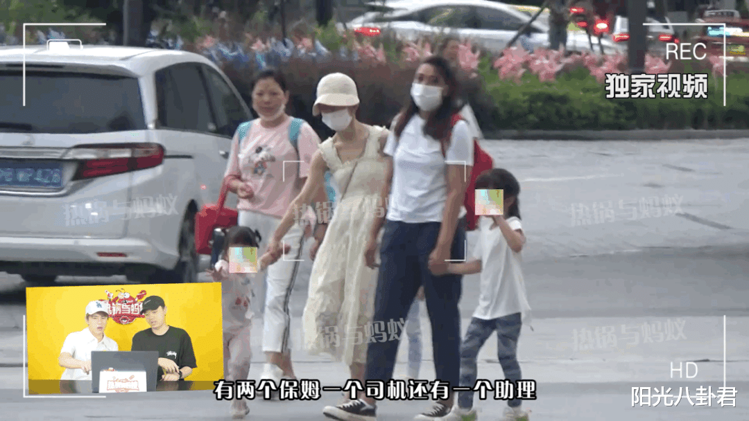 怀三胎了?42岁谢娜带孩子现身商场,一身孕妇打扮小腹明显隆起