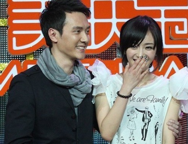 谢霆锋正式回应与杨幂的关系,表示只是两人只是好朋友