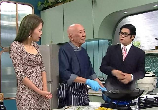 TVB老戏骨疑似被投闲散置，黑脸呼喝主持引争议，网友反应两极化