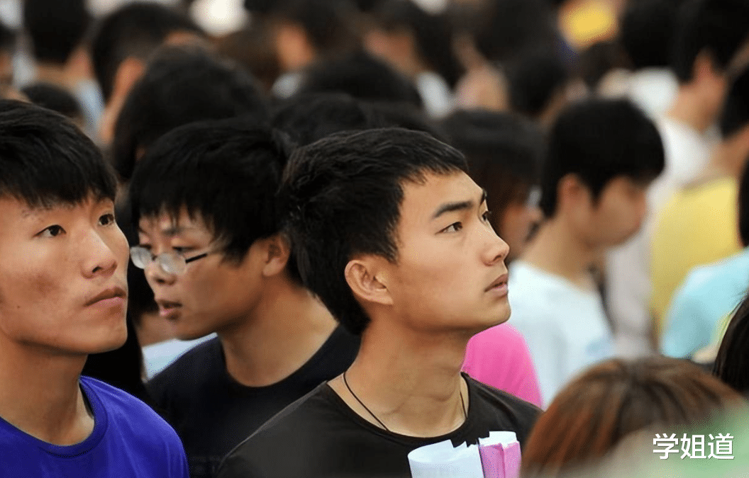 事业单位|毕业后找工作难,大学生表示“低质量就业不如啃老”,网友:无语