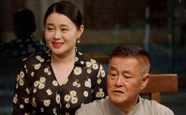 伊能静|关婷娜：傲人的身材和恩师赵本山，是我现在最难逾越的标签！