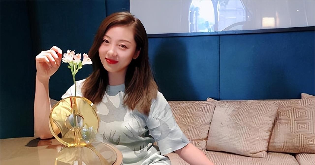 她在“非诚勿扰”站台5年，爆灯却从不牵手，孟非：这里不欢迎你