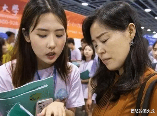 张雪峰懂的不是专业,而是社会现实,毕业能找工作才是硬道理