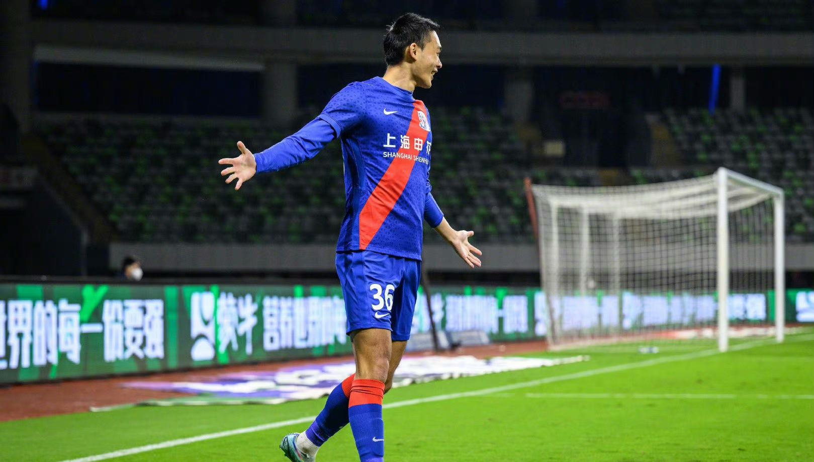 4球2助攻的数据,24岁已经不是年轻球员了,当初顶着"刘如麻"的称号出道