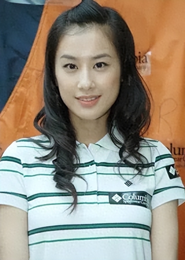 藏了8年才公开身份，一年两亿零花钱，她的故事远比你想得更精彩