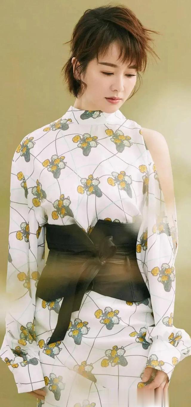 左小青|从头美到脚的演员——左小青