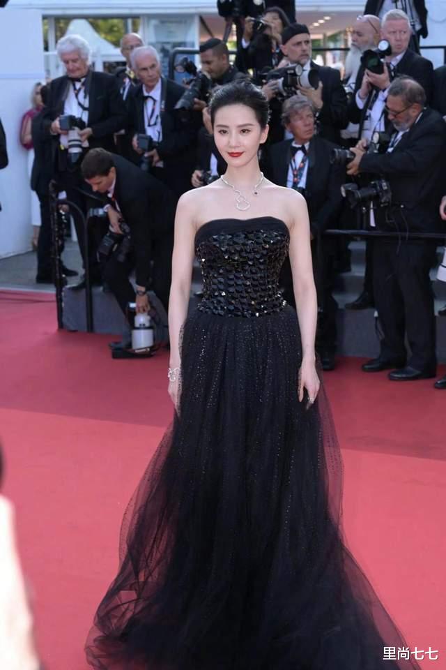 刘诗诗|刘诗诗成内娱唯一!古董高定配未发高珠走戛纳,穿盔甲似女战士