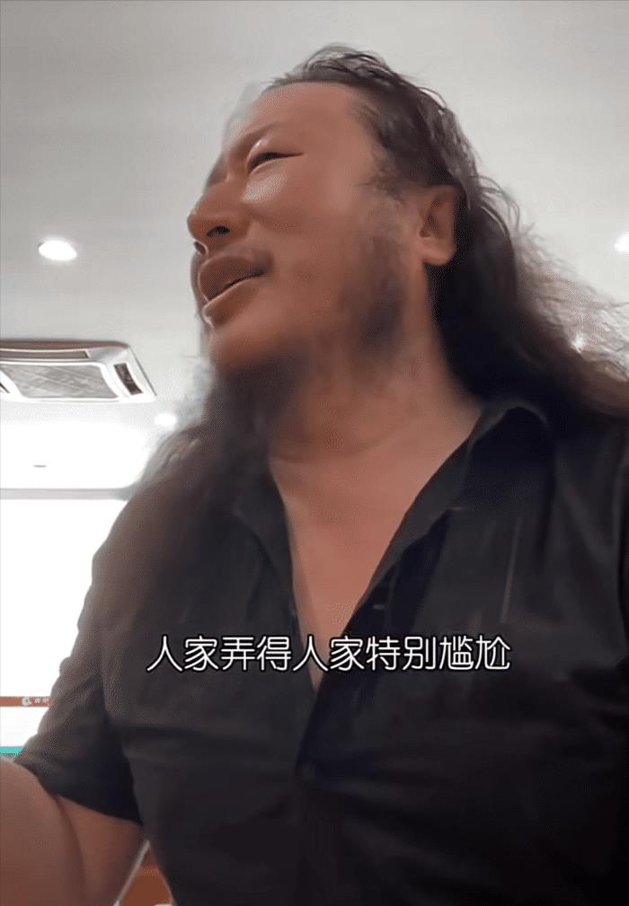 饺子|内蒙网红去北京吃炸酱面,只有面没有酱,怒斥老板:你完全可以抢