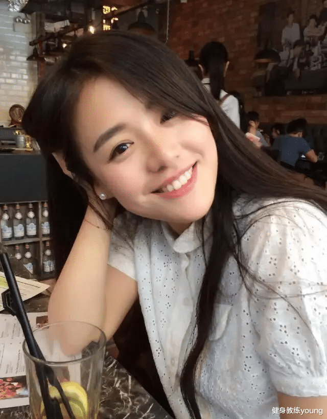 马思纯成功减肥20斤，从“熊猫腰”到“竹竿腰”，分享瘦身经验