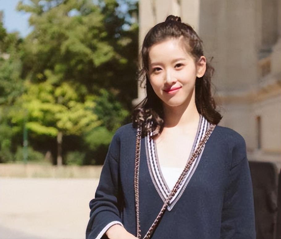 |章泽天：母亲节三倍的爱，暗示自己怀3胎