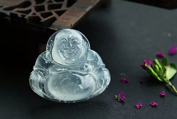 翡翠|翡翠似人,有血管,有肌理,还有痣!