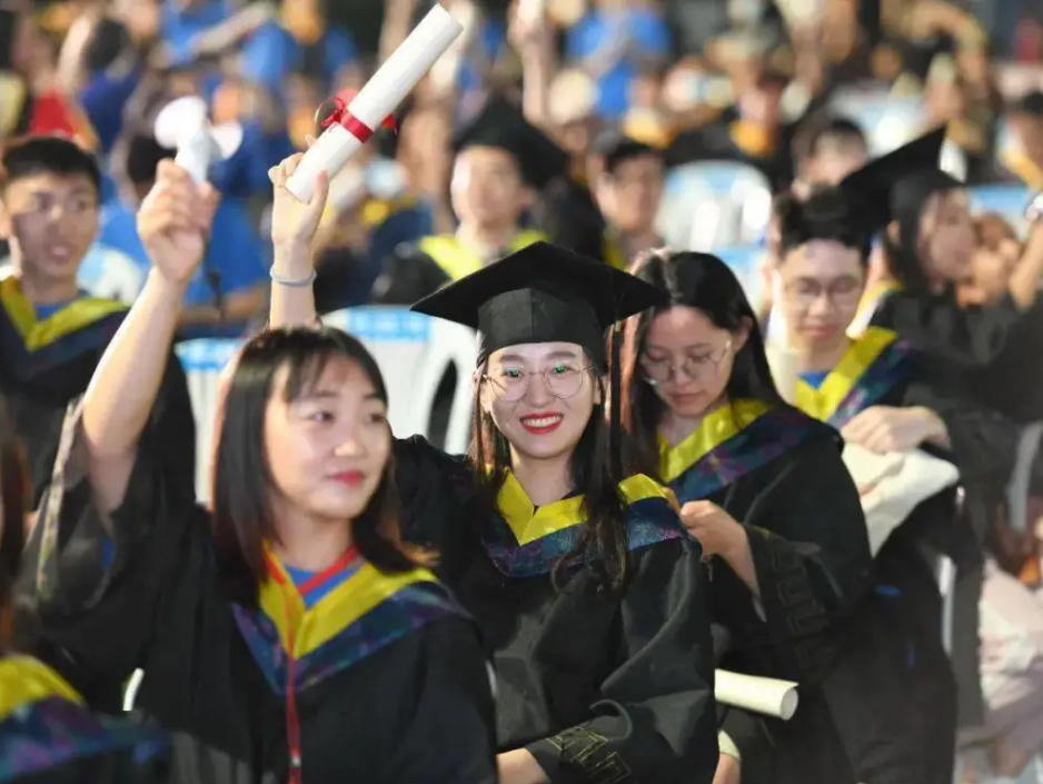 求职|985研究生迎来“延毕潮”,为了留在学校主动挂科,原因引起争端