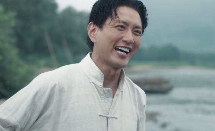 “主席”不是谁都能演,怪异表情、假鼻子,观众看了都直摇头