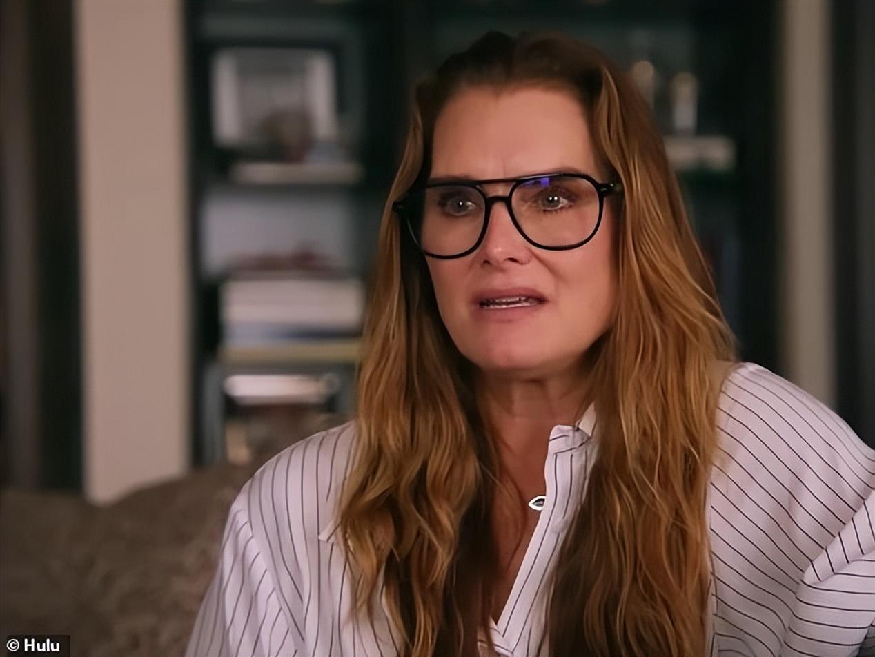 波姬·小丝|57岁波姬·小丝自曝，和大学初恋的第一次，“我赤身跑走了”