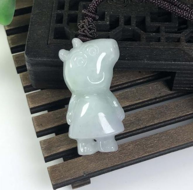 玉佩|齐天大圣、小猪佩奇,动漫卡通形象变成翡翠饰品,玉雕师太会玩了