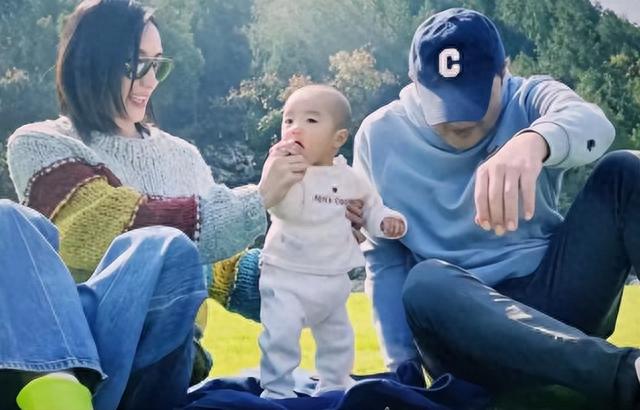 李亚鹏小女遗患基因病,走路成了难题,被疑唐氏儿!夫妻不和似决裂!