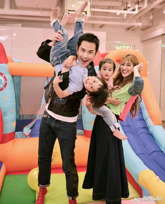 32岁陈凯琳现身广西北海,俩娃妈身材依旧苗条靓丽,郑嘉颖好福气