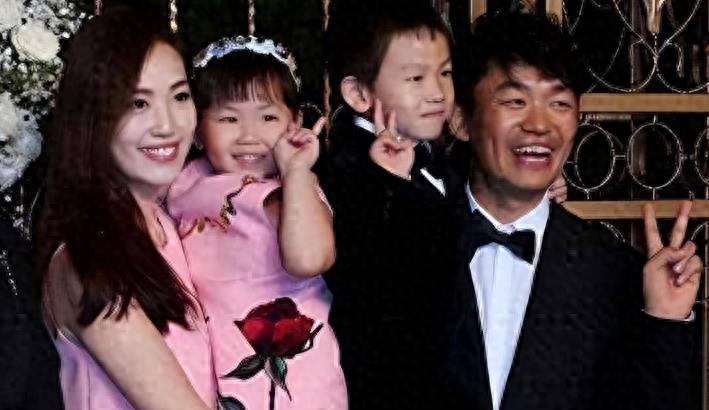 离婚7年,马蓉的“遮羞布”,终究被儿子王子豪亲手扯下!