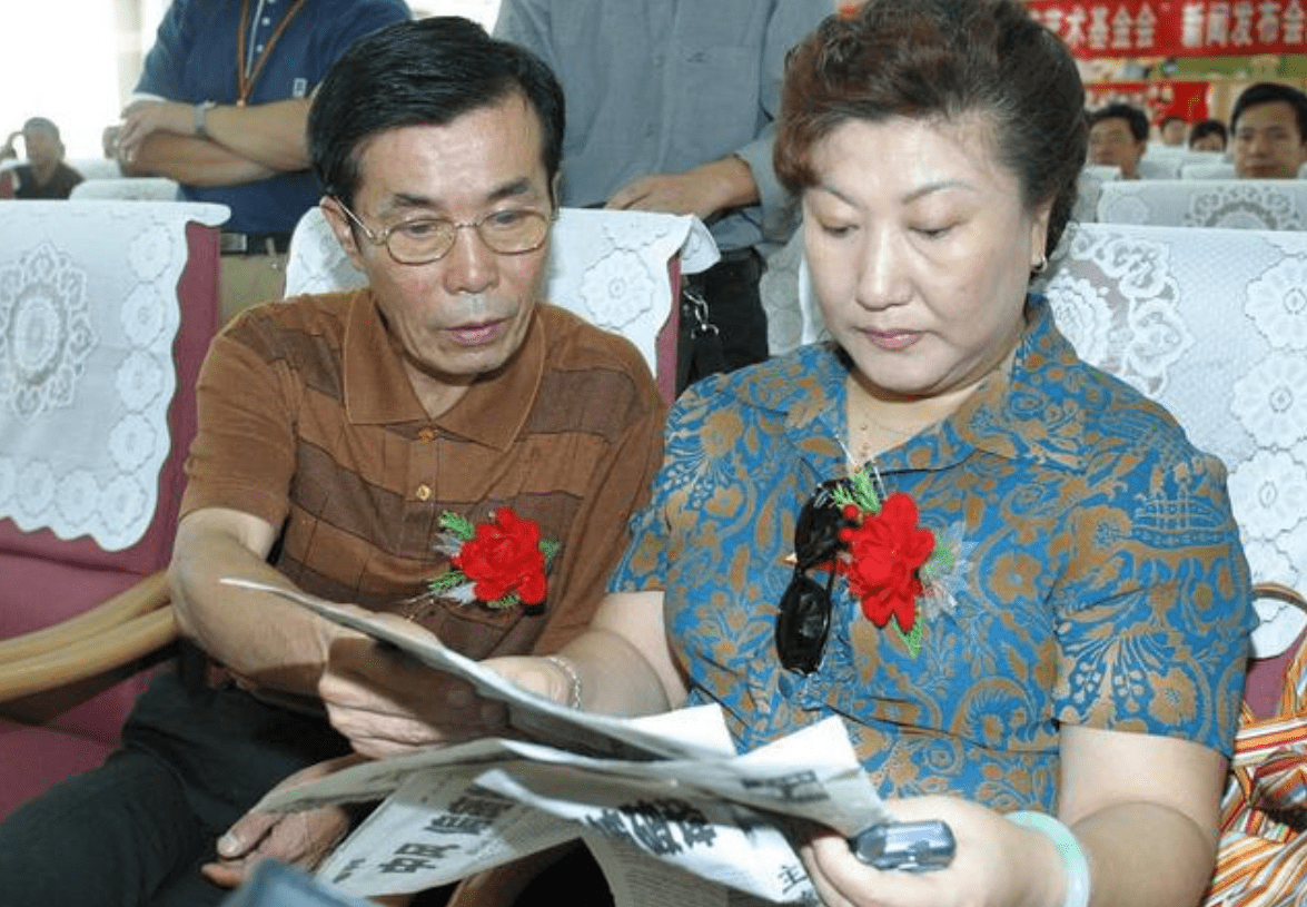 吴倩|老艺术家何庆魁: 75岁高龄, 被儿子爆料\他嫖不动了, 每月1万就够用了\