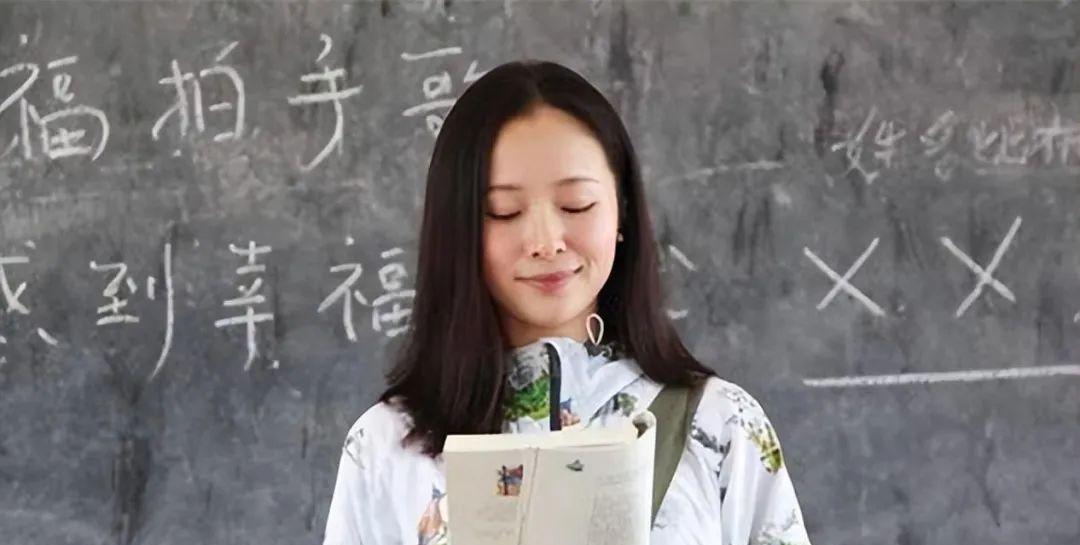 四处认干爹干哥,在男人堆里游刃有余,“顶级绿茶”江一燕现形记