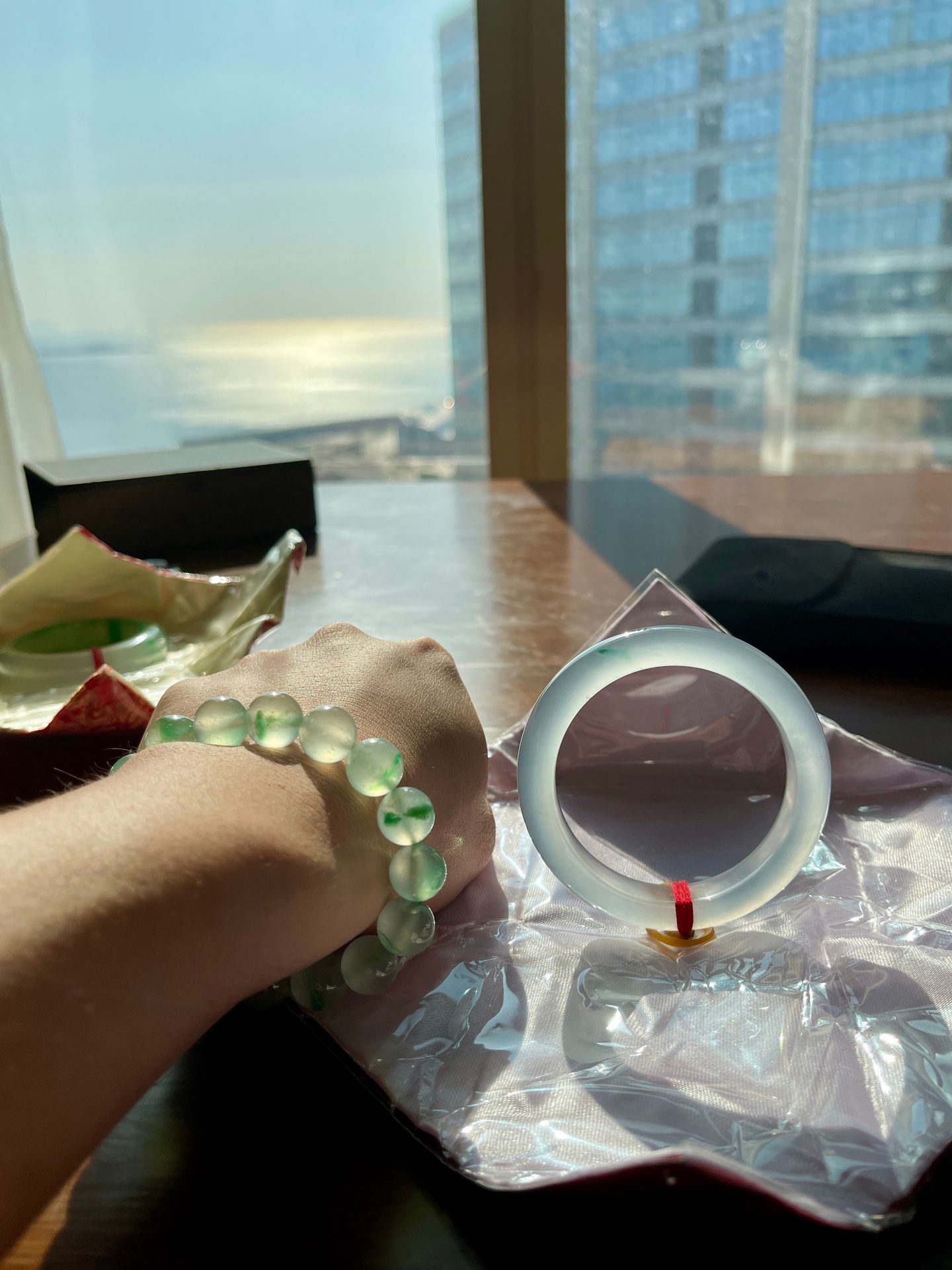 翡翠|冬日的暖阳,翡翠为什么在冬天佩戴更养人?