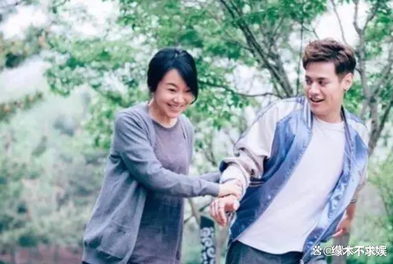 曝闫妮与小7岁李晨官宣恋情，两人多次同框，更多细节被扒！