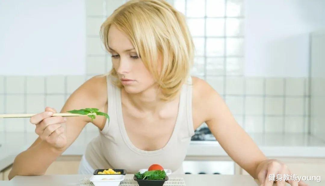 突然发现身边很瘦的女生，都有这几个共性