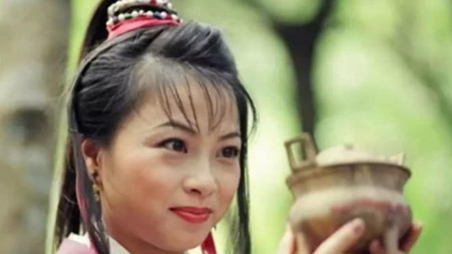 来内地养老的8位香港女星，买别墅领退休金，个个大龄未婚