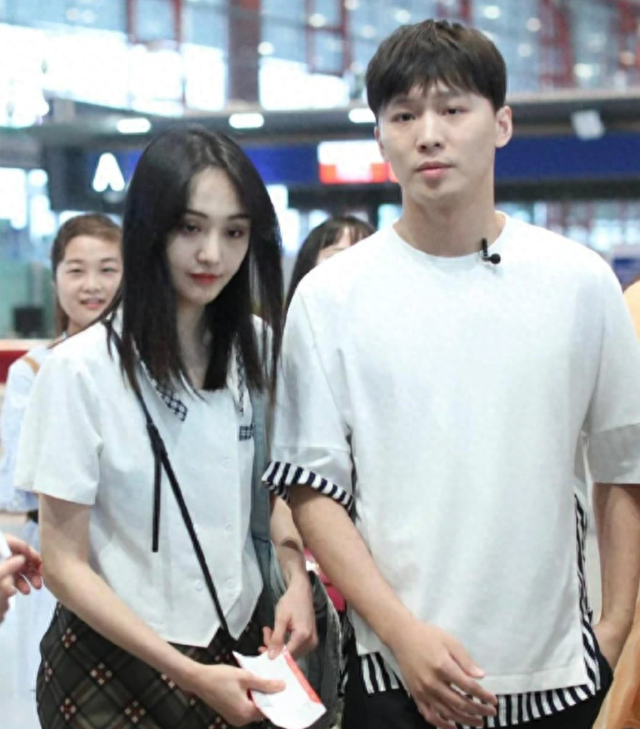 郑爽曾经是顶流明星，现在已经秃顶，不再灵动，为什么？