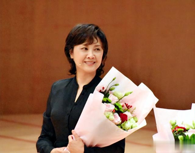 看到71岁朱琳老去的模样,才发现:杨洁选的第一美女果然名不虚传