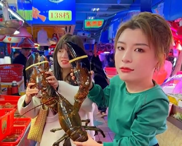 抖音|抖音“痛风夫妇”周涨粉27万,老号是如何持续性涨粉的?