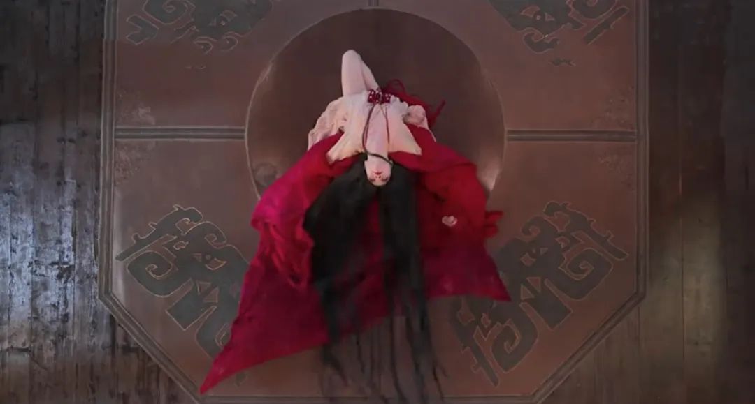 砸30亿捧的“内娱妲己”出山了！网友：美得像鬼...