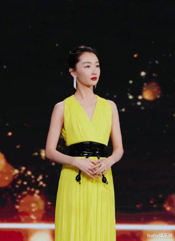 射雕英雄传侠之大者|31岁的周冬雨,这一夜,彻底揭开了娱乐圈的“遮羞布”