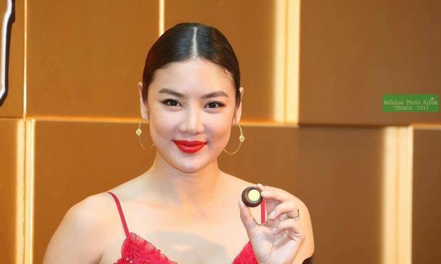 乐基儿|42岁乐基儿离婚风波后首晒照：眼神呆滞、脸颊瘦削，与以往判若两人