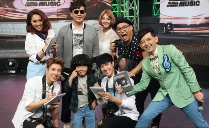 黄子佼曝萧煌奇不是盲人,曾晒出过开车画面,萧煌奇发文辟谣