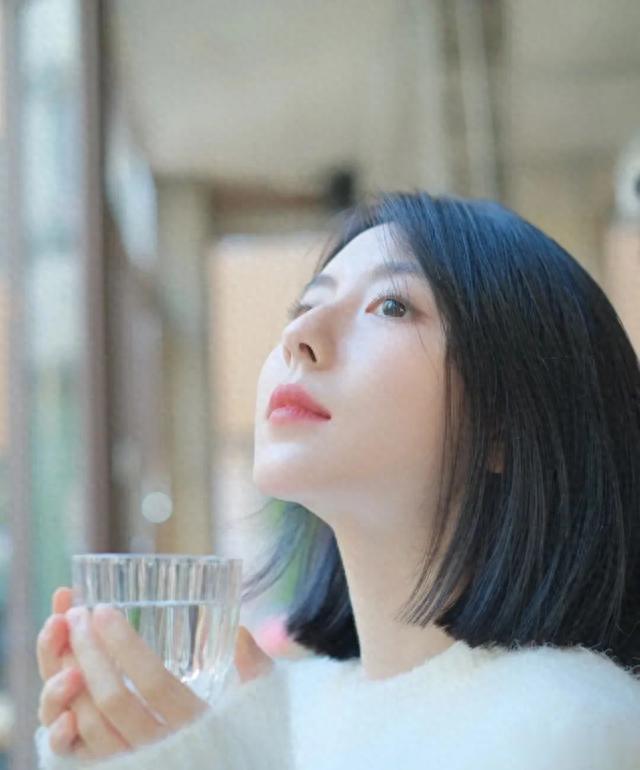 发型剪来剪去，最美还是一刀切波波头发型，简单瘦脸好打理