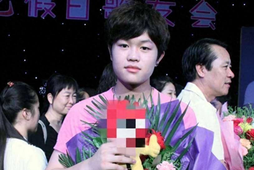 同样是李双江的基因,把丁英和梦鸽的儿子一对比,差距就显现出来了