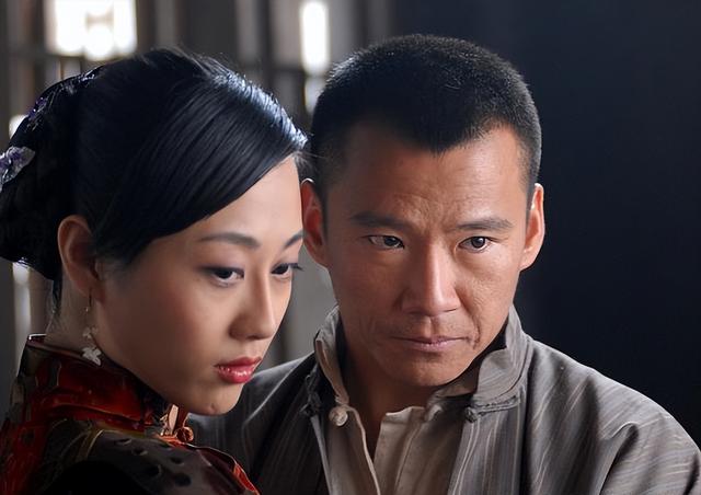 曾经是明星,如今成了摆摊小贩,这4位落魄明星,一个比一个卑微