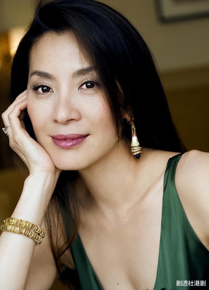 杨紫琼获得博士学位,称香港就是我的家,被称为“华人之光”