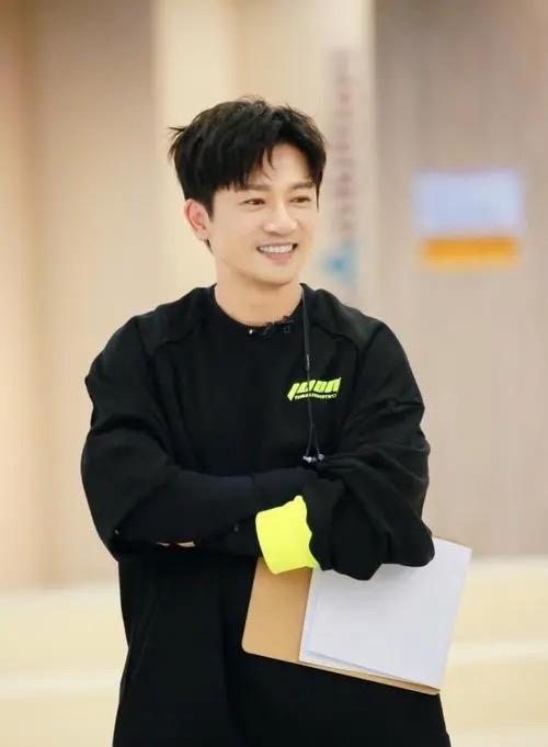 毛宁|53岁毛宁近照惹争议,表情僵硬嘴巴歪斜,被疑医美过度