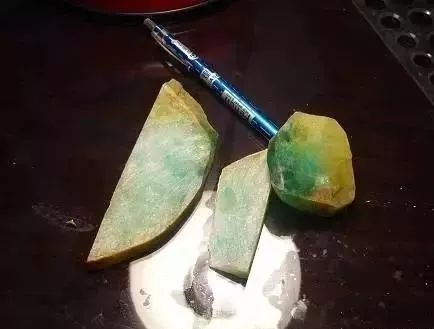 假币|翡翠怎么切？才能刀刀出金！