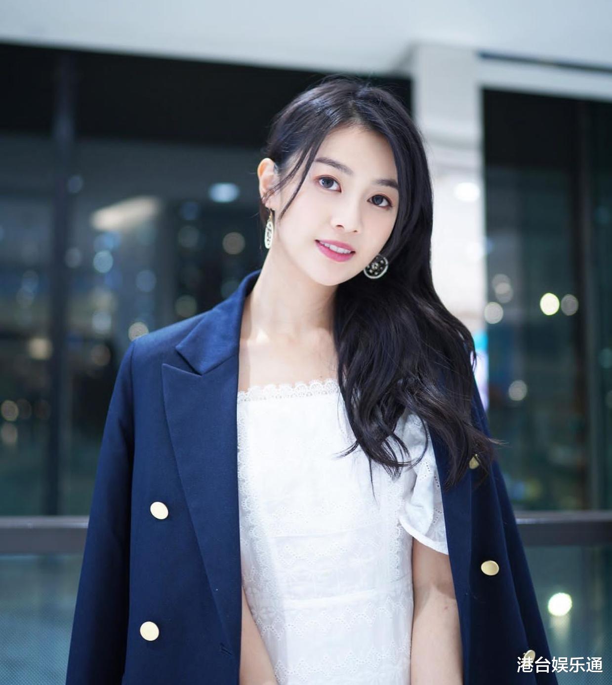 港姐谢嘉怡不受宠?港媒批TVB糟蹋人:这么努力都不给上位机会!